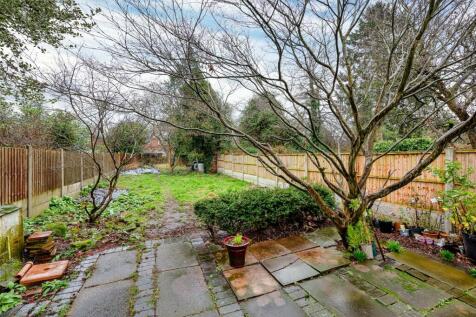 29 Walk Lane-garden2.jpg