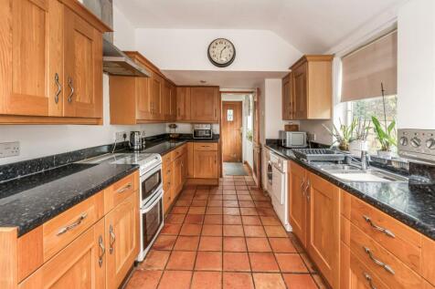 29 Walk Lane-kitchen2.jpg