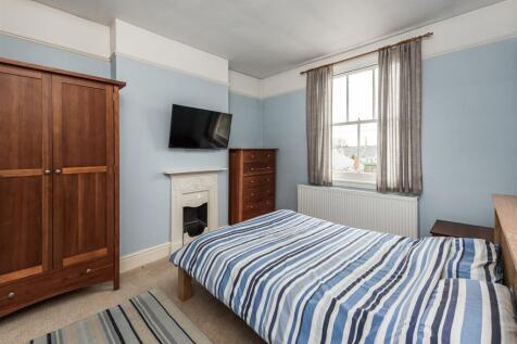 29 Walk Lane-bed1.jpg