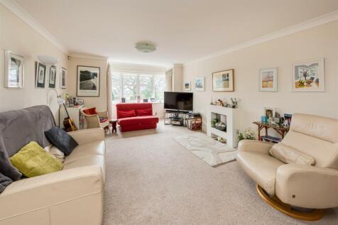 4 Albrighton House-living1.jpg