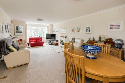 4 Albrighton House-living2.jpg