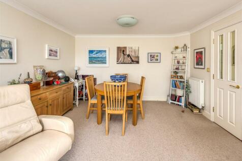 4 Albrighton House-living5.jpg