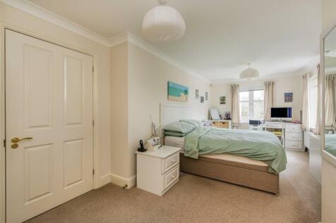 4 Albrighton House-bed1.jpg
