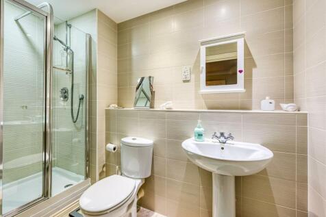 4 Albrighton House-bed1 ensuite.jpg