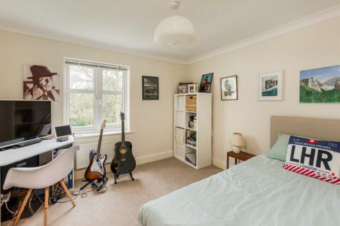 4 Albrighton House-bed2.jpg