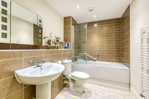 4 Albrighton House-bathroom.jpg