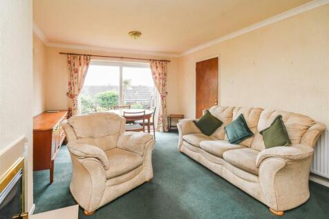 16 Woodlands Road - Living Dining Room.jpg