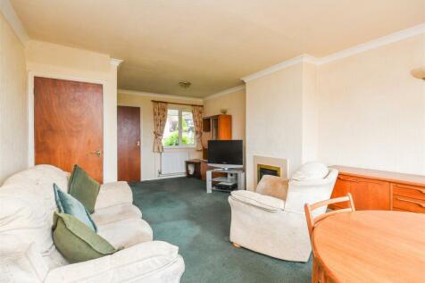 16 Woodlands Road - Living Dining Room (2).jpg