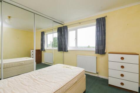 16 Woodlands Road - Double Bedroom 2.jpg