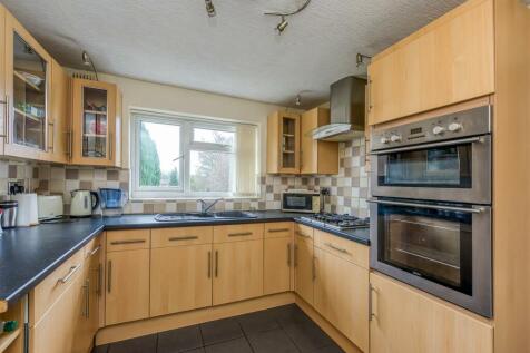 11 Lamb Crescent-Kitchen.jpg