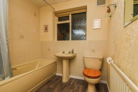 2 Green Acres - Bathroom.jpg