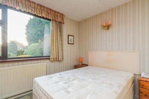 2 Green Acres - Bedroom 1 (2).jpg