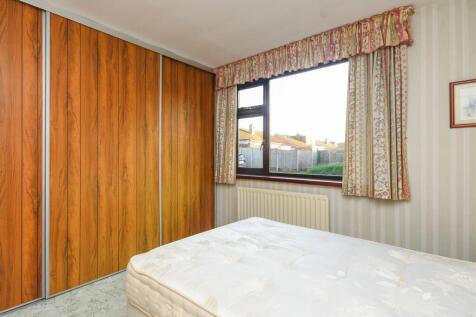 2 Green Acres - Bedroom 1.jpg