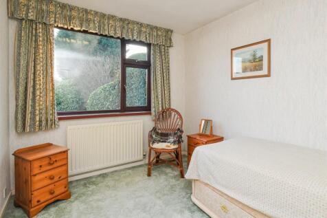 2 Green Acres - Bedroom 2.jpg