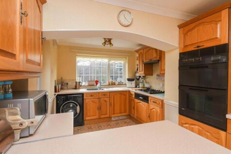 2 Reynolds Close - Kitchen Diner.jpg