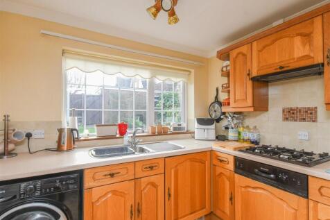 2 Reynolds Close - Kitchen.jpg