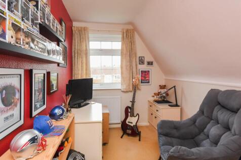 2 Reynolds Close - Bedroom 3.jpg