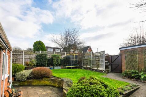 2 Reynolds Close - Garden.jpg