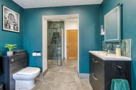 3 Bratch Lane-Bathroom (3).jpg