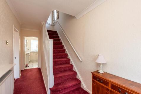 20 Brenton Road-hall2.jpg