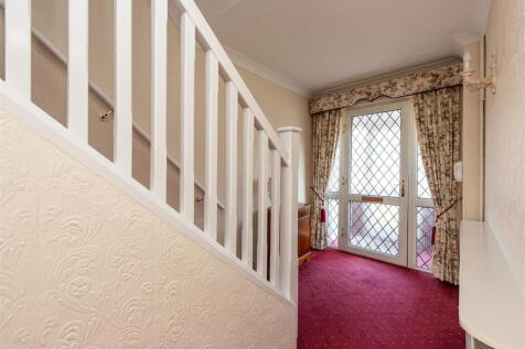 20 Brenton Road-hall1.jpg