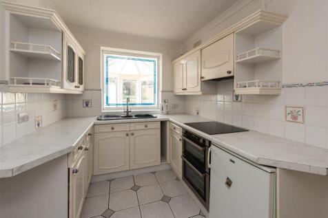 20 Brenton Road-kitchen.jpg