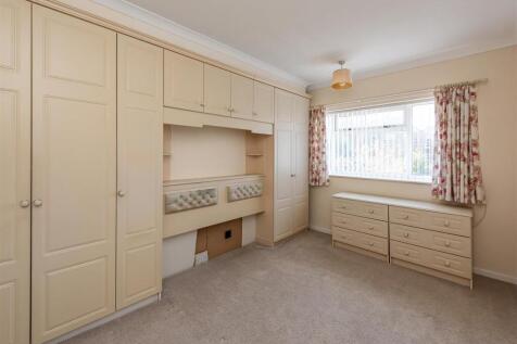20 Brenton Road-bed1.jpg