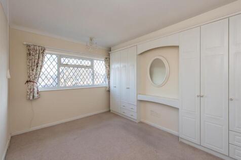 20 Brenton Road-bed2.jpg