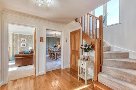 32 Post Office Road-hall3.jpg