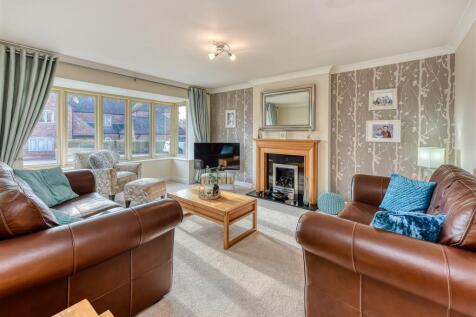 32 Post Office Road-living.jpg