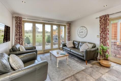 32 Post Office Road-kitchen3.jpg