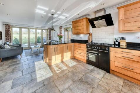 32 Post Office Road-kitchen2.jpg