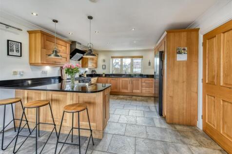 32 Post Office Road-kitchen1.jpg