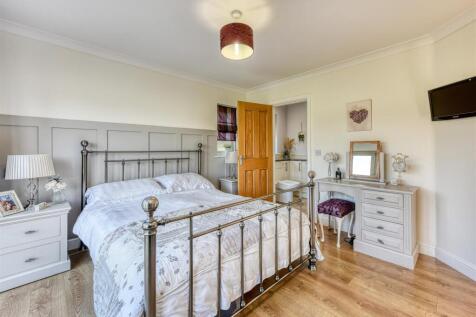 32 Post Office Road-bed1b.jpg