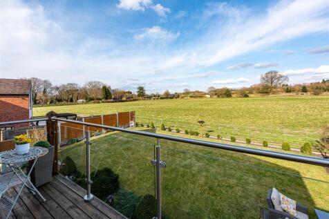 32 Post Office Road-balcony.jpg