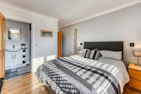 32 Post Office Road-bed2b.jpg