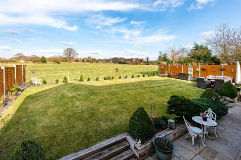 32 Post Office Road-garden1.jpg