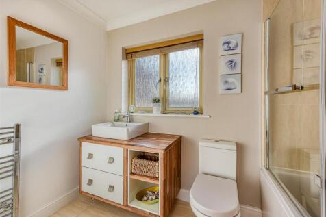 32 Post Office Road-bathroom.jpg