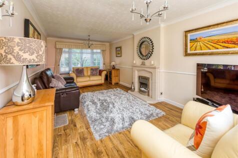 6 Millfields Way-lounge2.jpg