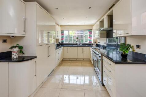 6 Millfields Way-kitchen3.jpg