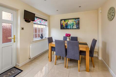 6 Millfields Way-kitchen4.jpg