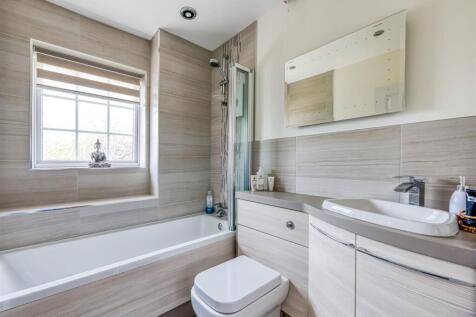 6 Millfields Way-bath.jpg