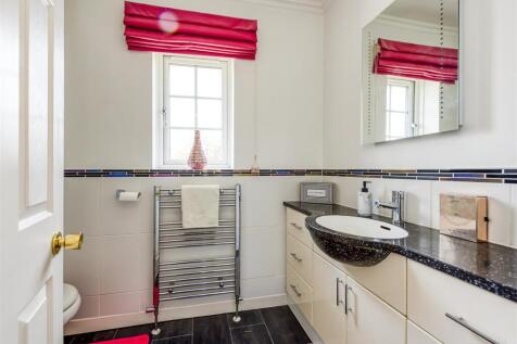 6 Millfields Way-bed1 ensuite1.jpg