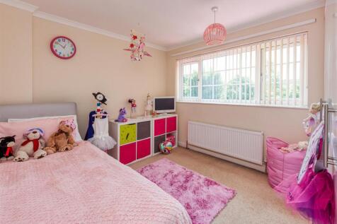 6 Millfields Way-bed3.jpg