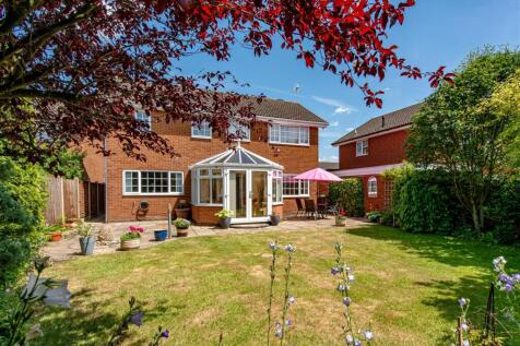 6 Millfields Way-rear1.jpg