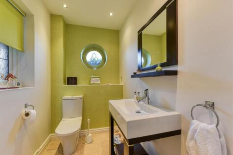 Tinkers Croft-Cloakroom.jpg