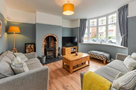 36 Pennhouse Avenue-Living Room.jpg