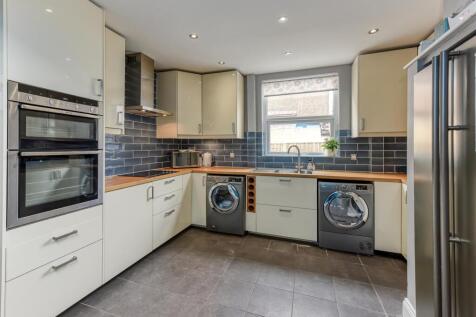 36 Pennhouse Avenue-Kitchen (2).jpg