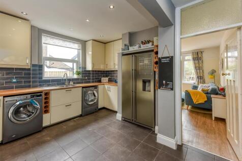 36 Pennhouse Avenue-Kitchen.jpg