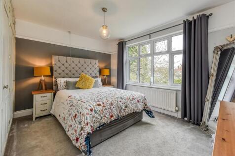 36 Pennhouse Avenue-Bedroom 1.jpg
